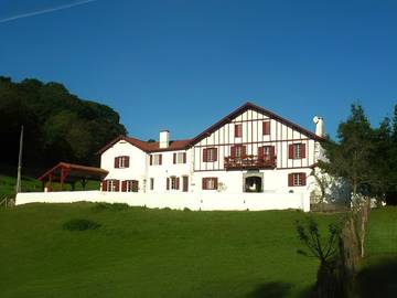 Gîte pour 14 personnes, avec jardin et balcon à Mendionde