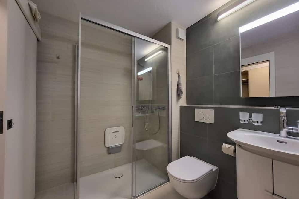 Ganze Wohnung, Residenza Parcolago Apt 018 mit Garten in Caslano, Luganersee