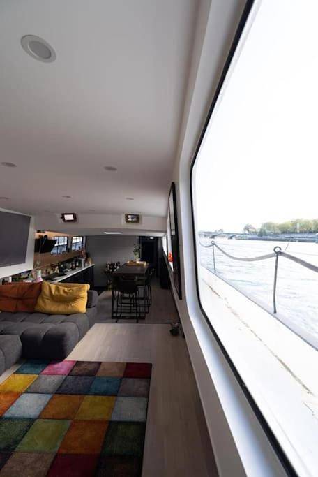 Mobile Home in Tour Eiffel, Paris