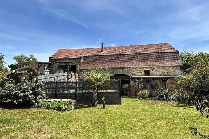 Location de vacances pour 8 personnes, avec jardin à Prudhomat