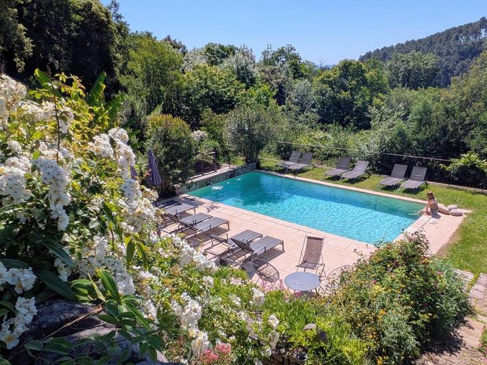 Chambre d’hôte pour 8 personnes, avec Terrasse et Jardin ainsi que Piscine et Vue