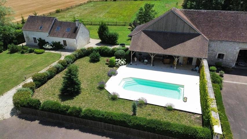 Chambre d’hôte pour 2 personnes, avec Terrasse et Jardin ainsi que Piscine et Vue dans Jaulges