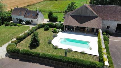 Cottage pour 4 personnes, avec vue et terrasse ainsi que piscine et jardin à Tonnerre (Yonne)