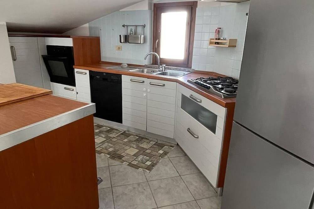 Ganze Wohnung, Bright attic room 600 meters from the sea and the north Pescara Riviera in Montesilvano, Pescara Provinz