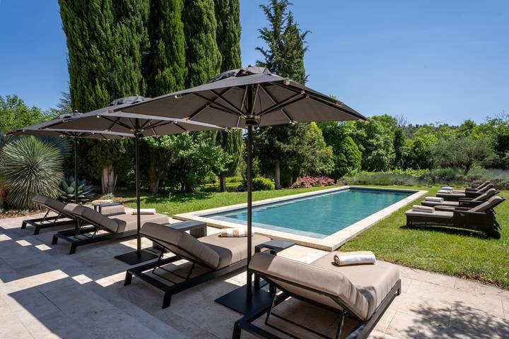 Villa pour 12 personnes, avec piscine ainsi que jardin et terrasse, adapté aux familles - 1
