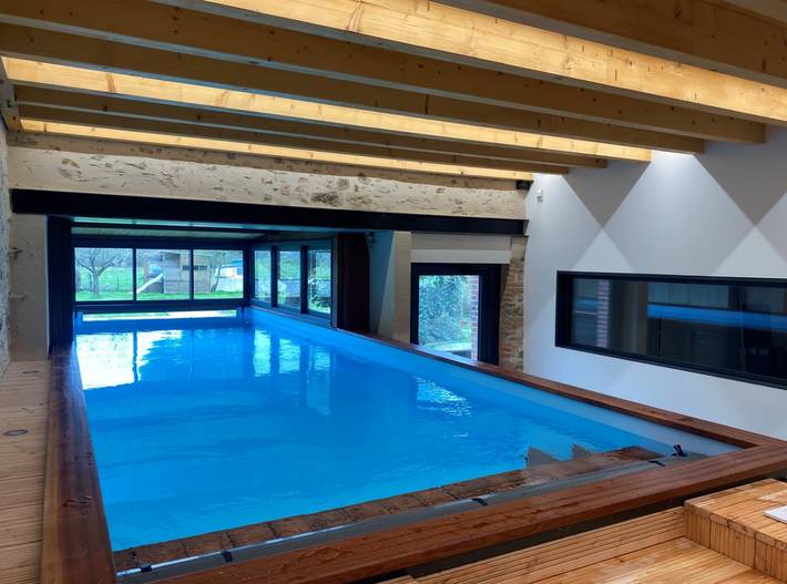 Gîte pour 15 personnes, avec Terrasse ainsi que Jardin et Piscine