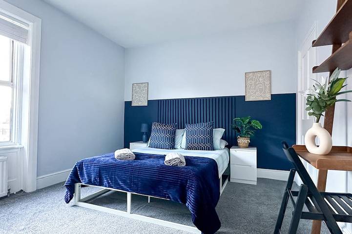 Spacious & stylish 3-bed home in Centre of Canterbury in Kent