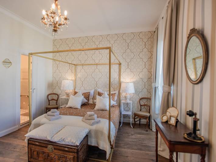 Superb family home on the edge of a river in Charente
