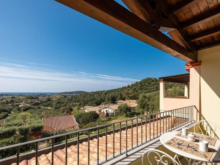 Ferienwohnung für 6 Personen, mit Balkon und Terrasse sowie Garten in Chia