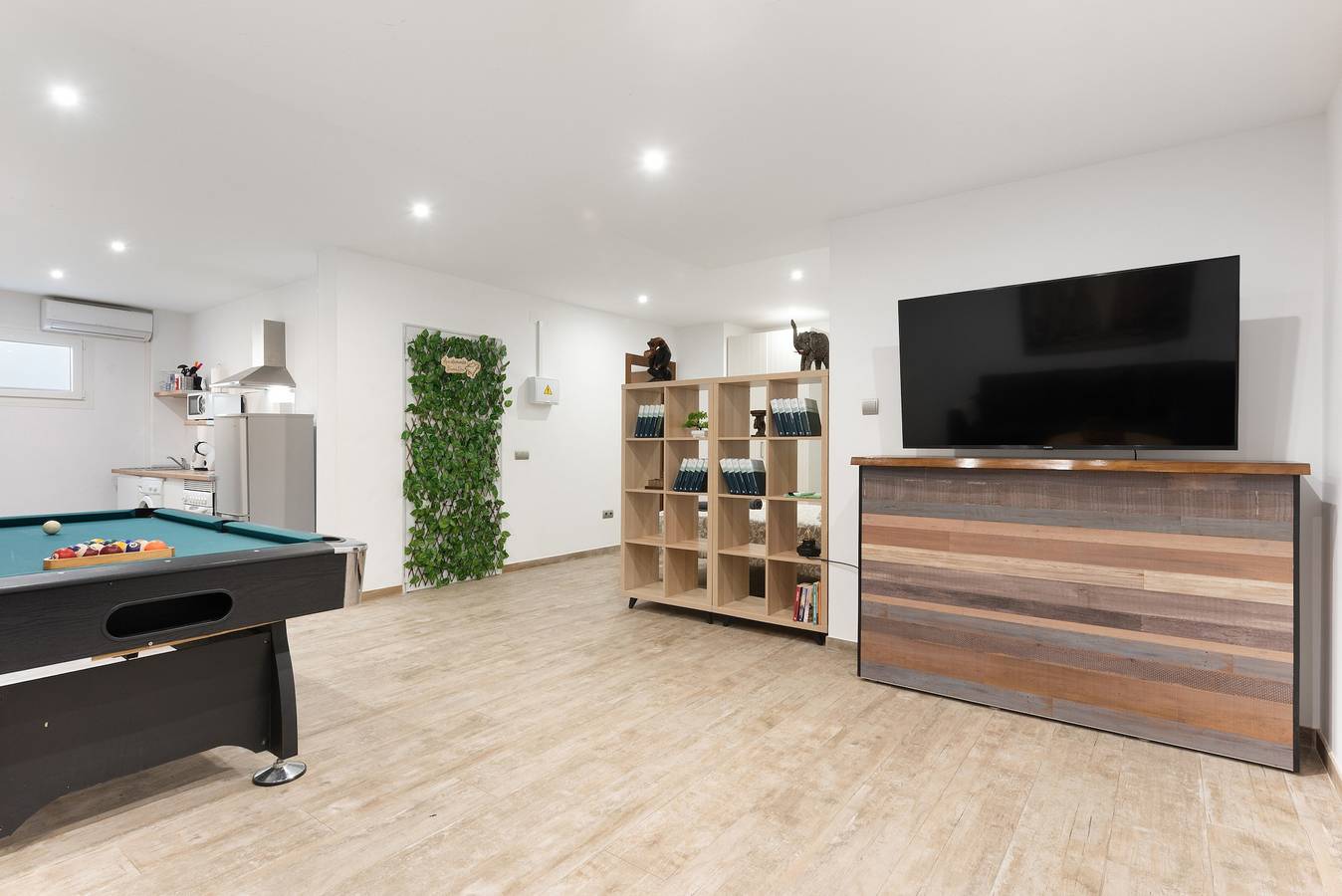 Ganze Wohnung, Apartment 'Buendía Aeropuerto Málaga Playa' mit privater Terrasse, Wlan & Klimaanlage in Churriana, Malaga
