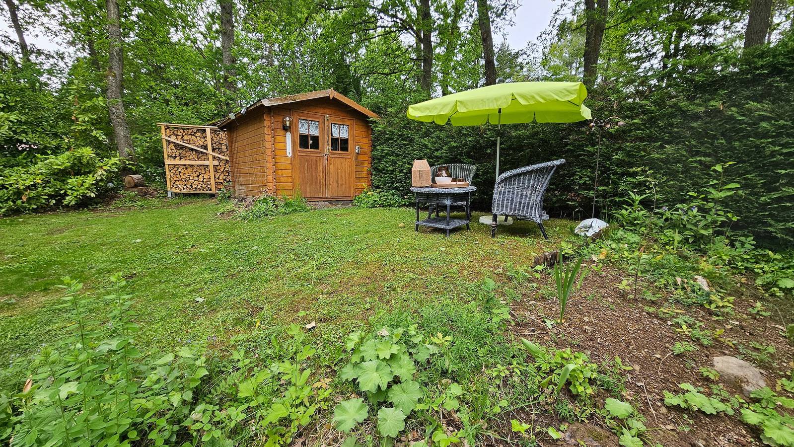 Casa Liss'i  privater Terrasse und eigenem Garten in Lissendorf, Vulkaneifel