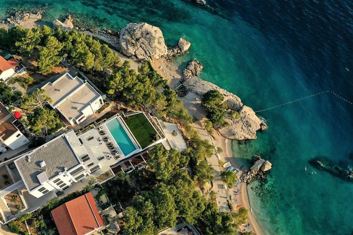 Villa für 20 Personen, mit Balkon/Terrasse und Pool sowie Sauna und Balkon in Brela