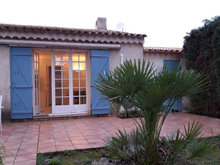 Location de vacances pour 4 personnes, avec jardin et piscine dans Plage de la Garonnette