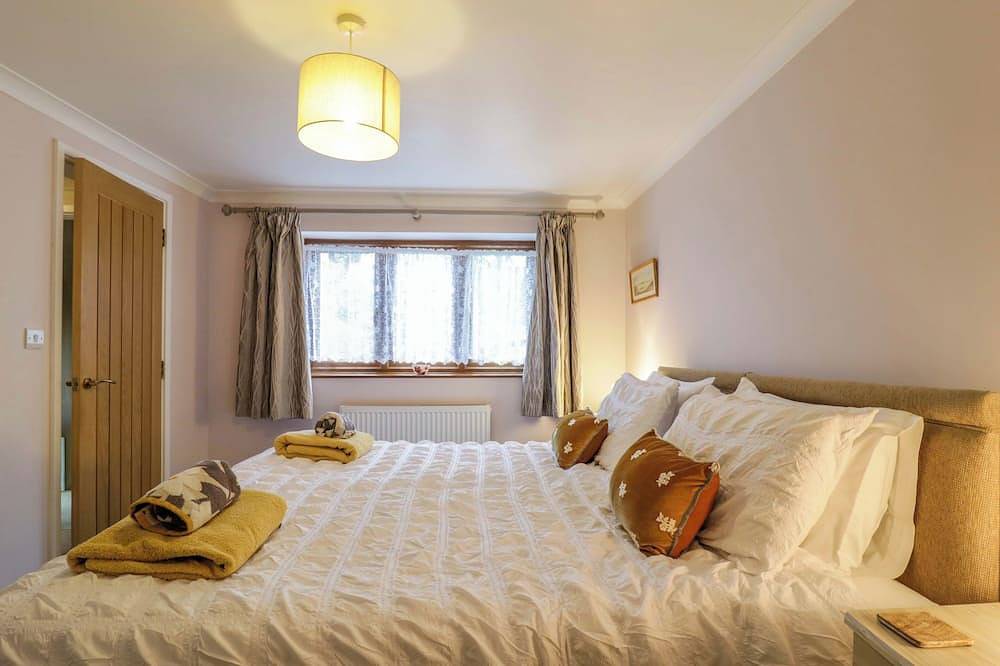 Oakleaves, romantic, country holiday cottage in West Mersea in Mersea Island, Colchester