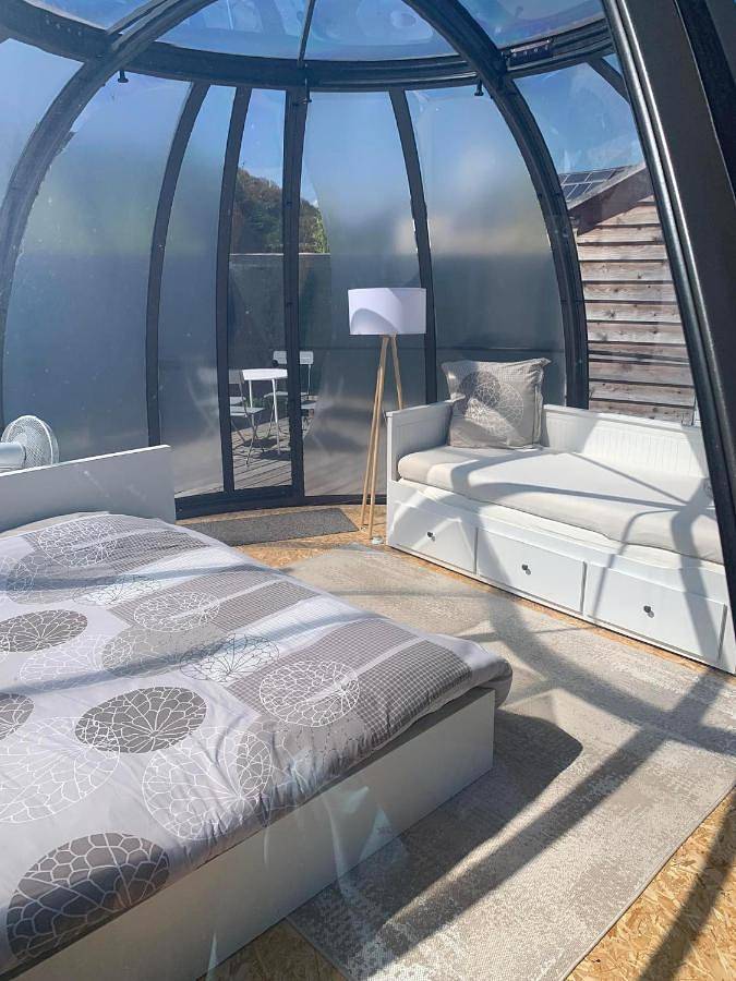 Gîte pour 4 personnes, avec terrasse ainsi que jacuzzi et jardin à Yvoir - 2