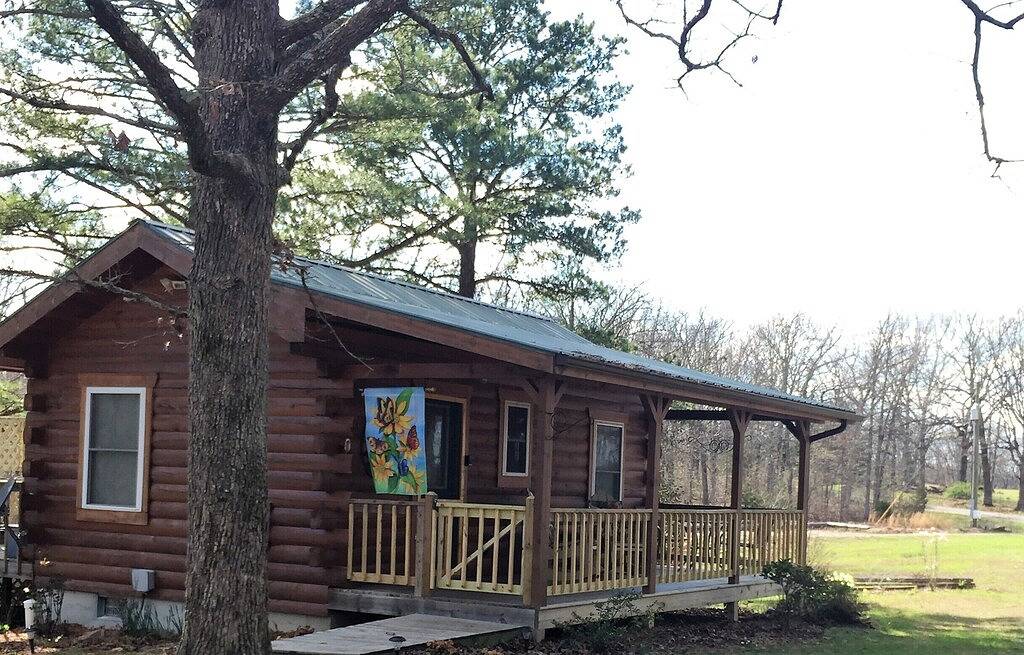 Jacks Log Cabin In der Nähe Meramec River in ruhiger Waldeinstellung mit Whirlpool in Crawford County (MO)