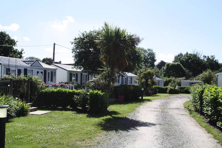 Camping pour 6 personnes, avec terrasse et piscine, adapté aux familles dans le Finistère - 3