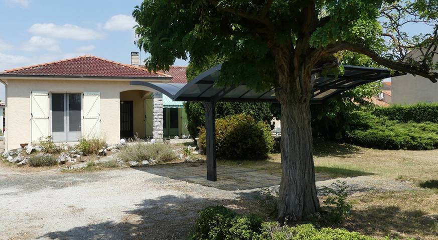 Gîte pour 6 personnes, avec terrasse et jardin ainsi que jacuzzi et piscine, animaux acceptés - 1