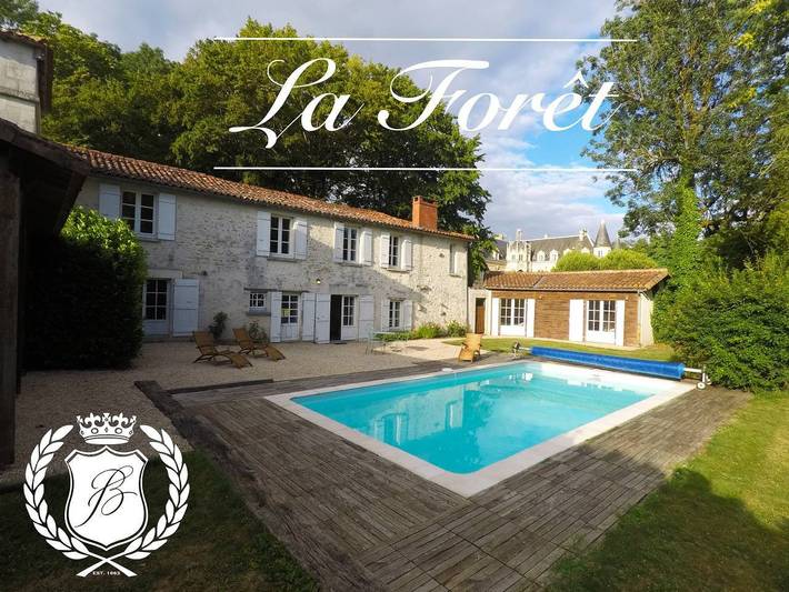 Gîte pour 18 personnes, avec piscine ainsi que terrasse et jardin à Bourneau - 2