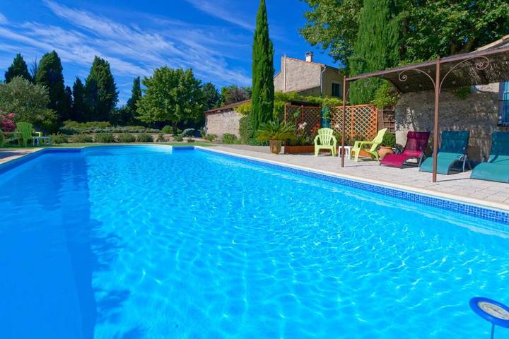 Maison de vacances pour 3 personnes, avec Terrasse et Jardin ainsi que Piscine et Vue
