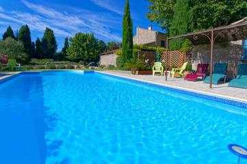 Gîte pour 4 personnes, avec jardin ainsi que piscine et vue à Visan