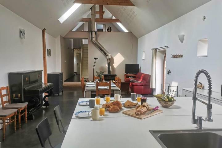 Location de vacances pour 9 personnes, avec jardin à Guimaëc - 2