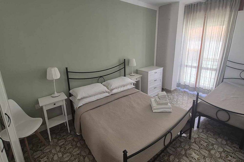 Appartamento intero, Appartamento in pieno centro, vicino alla spiaggia e a tutti i servizi. in Marina di Camerota, Camerota