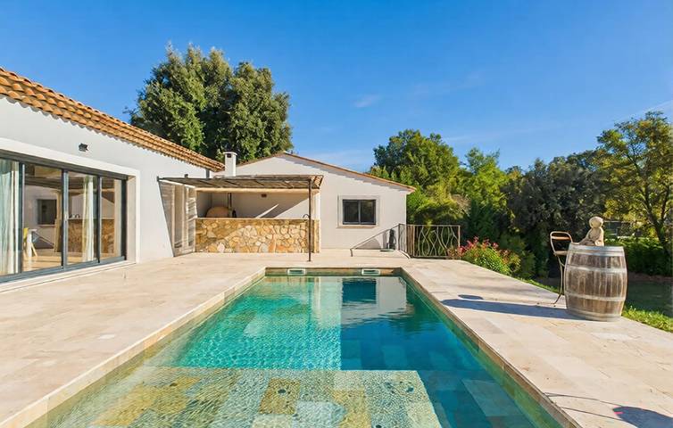 Location de vacances pour 8 personnes, avec piscine et jardin à Montauroux - 2