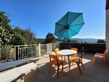 Gîte pour 2 personnes, avec terrasse à Donzenac