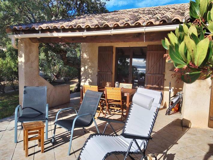 Location de vacances pour 6 personnes, avec Terrasse ainsi que Jardin et Vue dans Plage de Vardiola