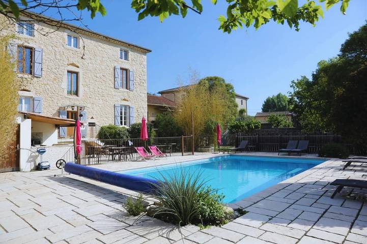 Location de vacances pour 14 personnes, animaux acceptés dans Office De Tourisme Des Gorges De L Ardeche