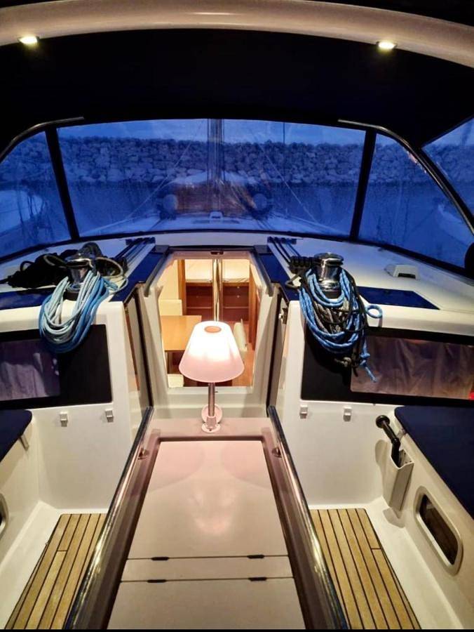 Barca per 2 persone, con panorama e giardino nonché terrazza, con animali domestici in Italia