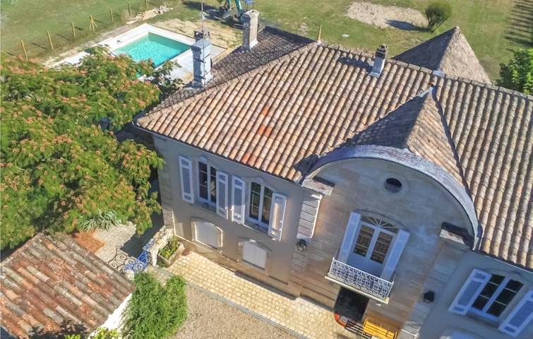 Location de vacances pour 6 personnes, avec jardin ainsi que piscine et terrasse à Saint-Christoly-de-Blaye