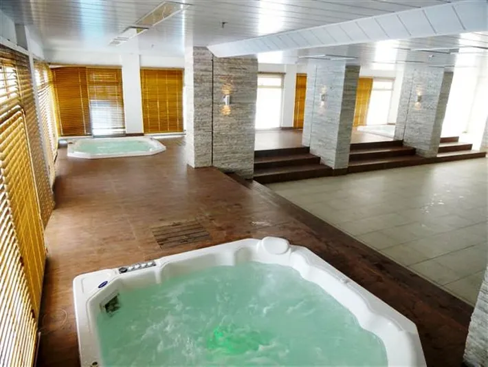 Vacation apartment for 8 people, with sauna and hot tub as well as balcony and pool - 1