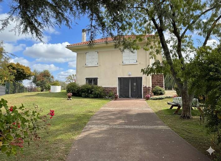 Gîte pour 4 personnes, avec Terrasse et Jardin