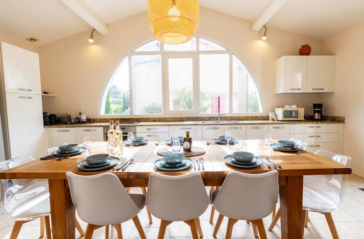 Gîte pour 10 personnes, avec terrasse ainsi que jardin et piscine à Trèbes - 3