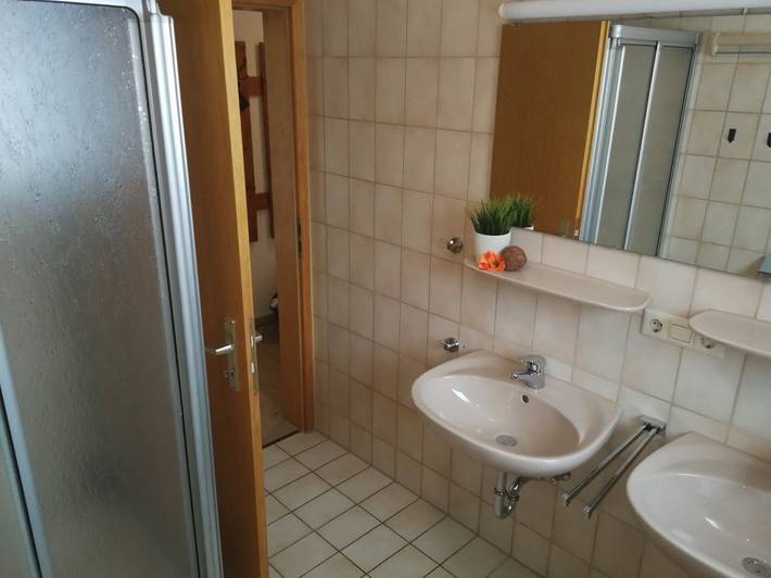 Appartement entier, Appartement de 60 m² avec terrasse privée, jardin commun et Wi-Fi in Indelhausen, Hayingen