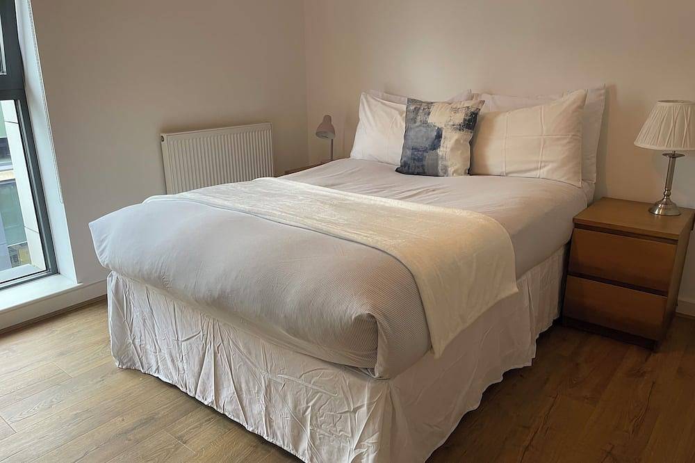 Entire apartment, Spacious 2 Bedroom Apartment in Town Centre in Guildford, Surrey