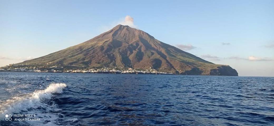 Gîte pour 2 personnes, avec terrasse ainsi que vue et jardin dans Stromboli
