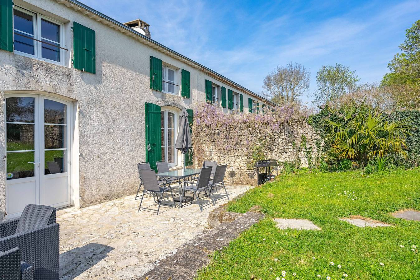 Logis de Chenac, gîte "Cocon Nature" para 7 personas con piscina y terraza privada in Chenac-Saint-Seurin-d'Uzet, Saintes region