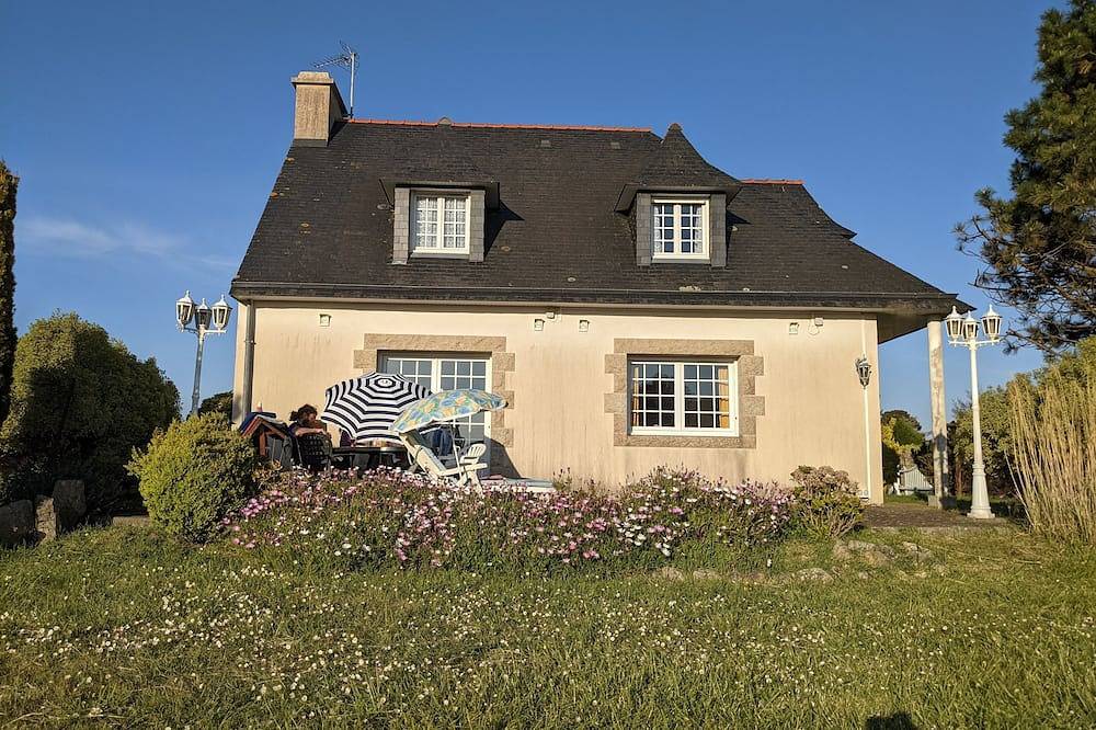 Spacious neo Breton 1 km from the beach in Loctudy, Côte de Cornouaille
