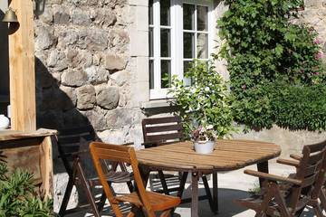 Gîte pour 5 personnes, avec terrasse et jardin à Nozières