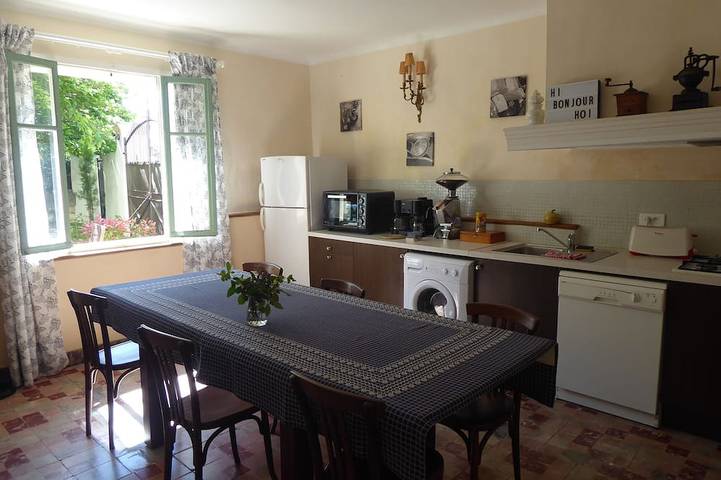 Gîte pour 8 personnes, avec jardin et piscine à Aubussargues - 2