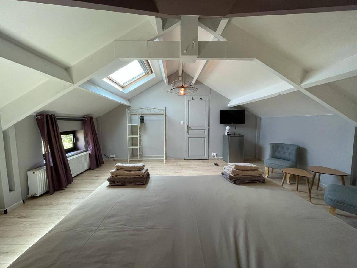 Large Double Room in Villeneuve-sur-Lot, Région de Villeneuve-sur-Lot