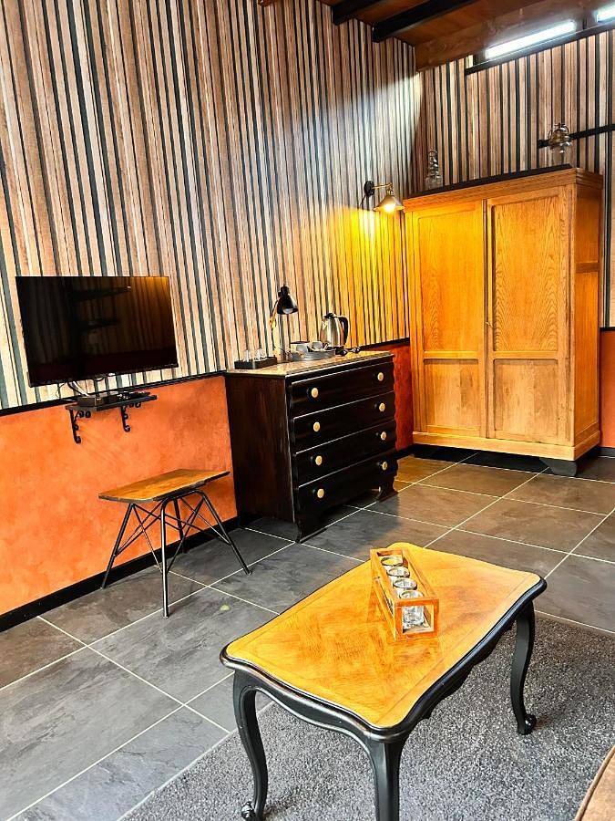 Gîte pour 2 personnes, avec piscine et jardin ainsi que jacuzzi et terrasse à Woignarue - 4