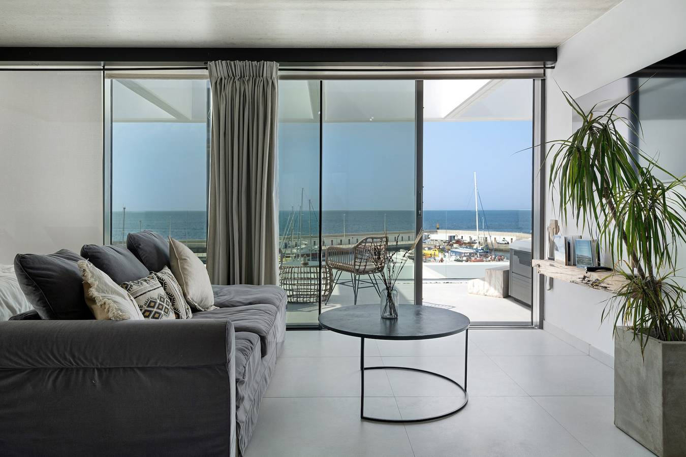 Ganze Wohnung, Ferienwohnung Suit Horizonte mit Meerblick, Whirlpool & Wlan in Puerto del Carmen, Tías