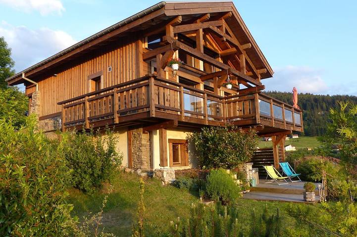 Chalet pour 10 personnes, avec jacuzzi ainsi que sauna et jardin à Gérardmer