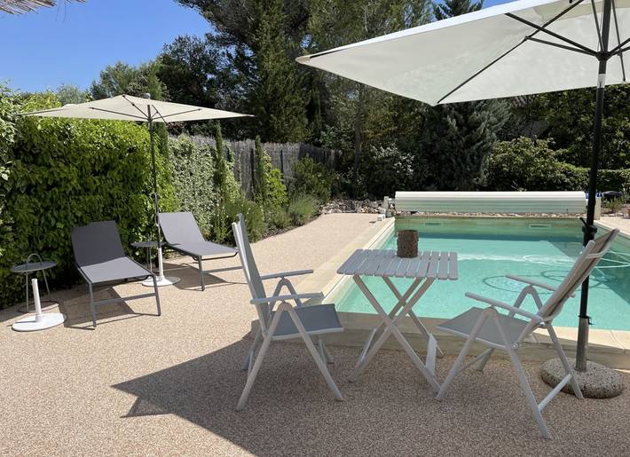 Gîte pour 2 personnes, avec piscine ainsi que jardin et terrasse à Eygalières - 3