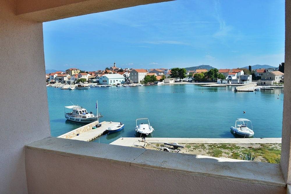 Ganze Wohnung, Ferienwohnung Marija 2 direkt am Strand mit Balkon mit Meerblick in Betina, Murter