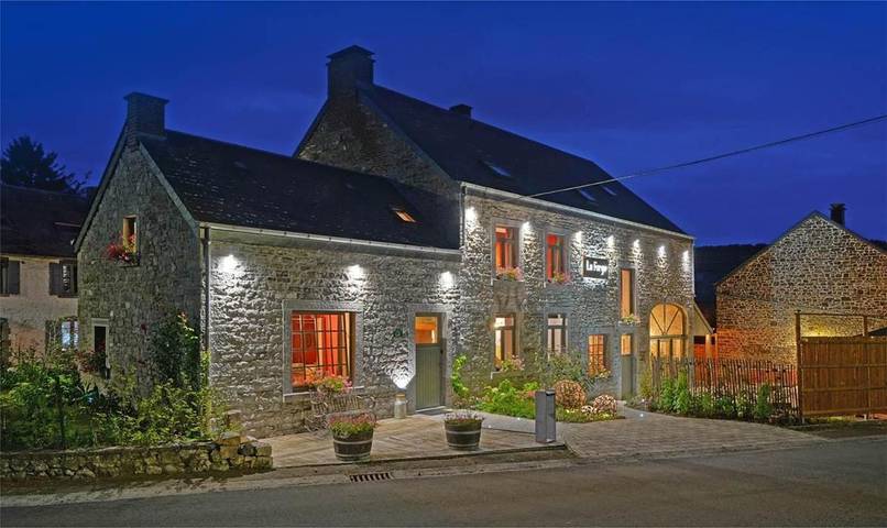 Chambre d’hôte pour 2 personnes, avec jacuzzi et jardin ainsi que sauna et terrasse à Wellin